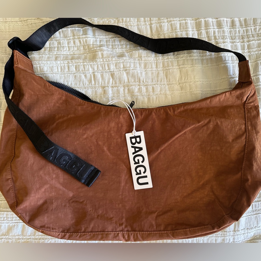 NWT BAGGU - Large Nylon Crescent Bag in Brown.